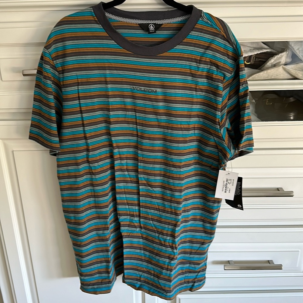 Volcom Men’s striped t-shirt, size XL
